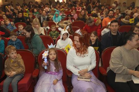 OTROŠKA PUSTNA PREDSTAVA MEDVED PU V BUTALAH 01 FOTO LJUBO VUKELIČ